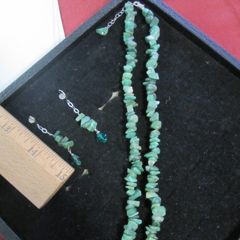 Natural Green Chip Necklace & Matching Earrings